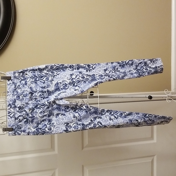 Hue blue and white leggings EUC size small - Picture 5 of 9